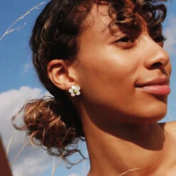 Mini Bloom Studs - White Pearl -Wolf & Moon 74063e07 f280 4633 a4c3 9c8ff3ba600f