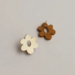 Mia Mini Stud Earrings -Wolf & Moon 8fdddcaf 5336 4003 8afa 8ef863cb466a