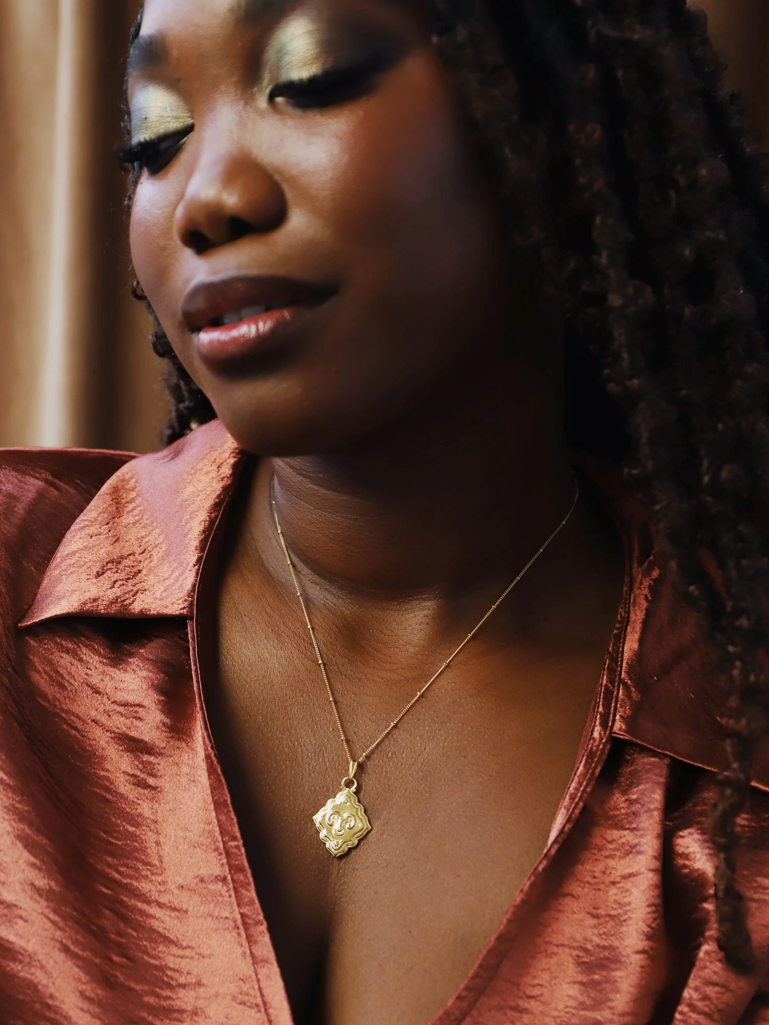 Wolf & Moon Zodiac Necklace - Gold 12 Wolf & Moon Zodiac Necklace - Gold - Image 10