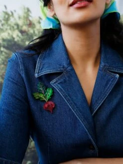 Wolf & Moon Beetroot Brooch -Wolf & Moon beetroot brooch model 3