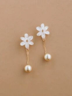 Wolf & Moon Caia Drop Studs In Off White