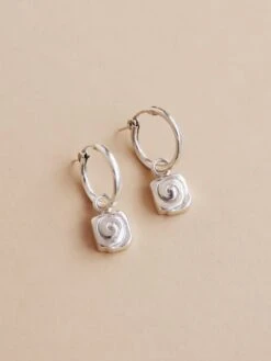 Wolf & Moon Cinnamon Bun Hoops 16 Wolf & Moon Cinnamon Bun Hoops -Wolf & Moon cinnamonbun hoops silver lifestyle 1