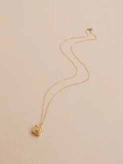 Wolf & Moon Cinnamon Bun Necklace -Wolf & Moon cinnamonbun necklace gold lifestyle 3