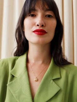 Wolf & Moon Cinnamon Bun Necklace -Wolf & Moon cinnamonbun necklace gold model 4