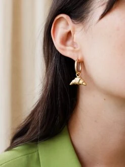 Wolf & Moon Croissant Hoops -Wolf & Moon croissant hoops gold model 4