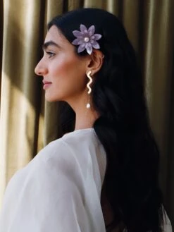 Wolf & Moon Dahlia Hair Comb 15 Wolf & Moon Dahlia Hair Comb -Wolf & Moon dahlia comb lilac model 1