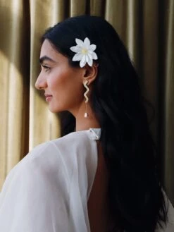 Wolf & Moon Dahlia Hair Comb 14 Wolf & Moon Dahlia Hair Comb -Wolf & Moon dahlia comb white model 2