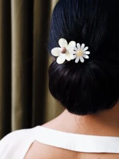 Wolf & Moon Meadow Comb Set In Green -Wolf & Moon daisy comb yellow model 1