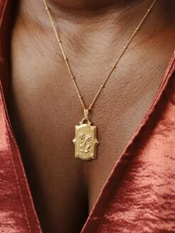 Wolf & Moon Zodiac Necklace - Gold 23 Wolf & Moon Zodiac Necklace - Gold -Wolf & Moon gemini necklace gold model 1