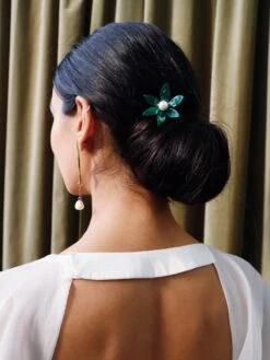 Wolf & Moon Lily Hair Comb -Wolf & Moon lily comb green model 1