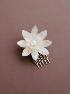Wolf & Moon Dahlia Hair Comb 20 Wolf & Moon Dahlia Hair Comb -Wolf & Moon meadow hair slide dahlia cream 1