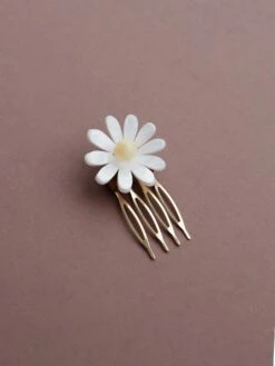 Wolf & Moon Daisy Hair Comb -Wolf & Moon meadow hair slide daisy white 1
