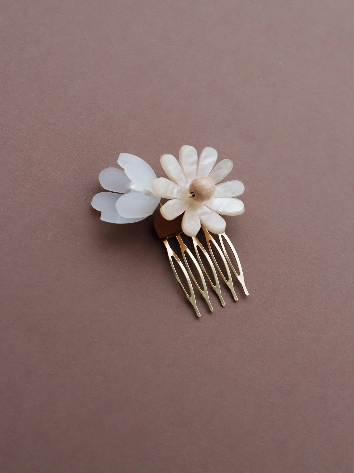 Wolf & Moon Double Daisy Hair Comb 8 Wolf & Moon Double Daisy Hair Comb - Image 6