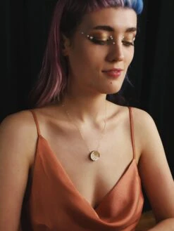 Wolf & Moon Moon Necklace - Gold -Wolf & Moon moon necklace model 2 1500