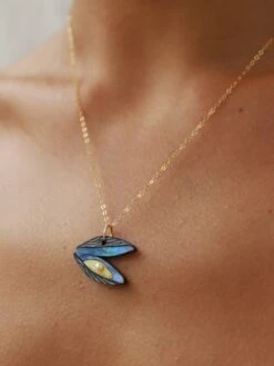 Wolf & Moon Mussel Necklace 18 Wolf & Moon Mussel Necklace -Wolf & Moon mussel necklace model 4