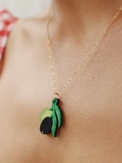 Wolf & Moon Olive Necklace -Wolf & Moon olive necklace model 2