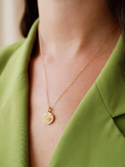 Wolf & Moon Pain Au Raisin Necklace -Wolf & Moon painauraisin necklace gold model 2