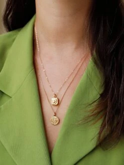 Wolf & Moon Cinnamon Bun Necklace -Wolf & Moon pastries group model 4 4917e725 8027 4af7 89c8 28e88691f642