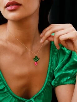 Wolf & Moon Radish Necklace -Wolf & Moon radish necklace model 2