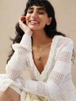 Wolf & Moon Scallop Shell Necklace -Wolf & Moon scallop necklace model 1