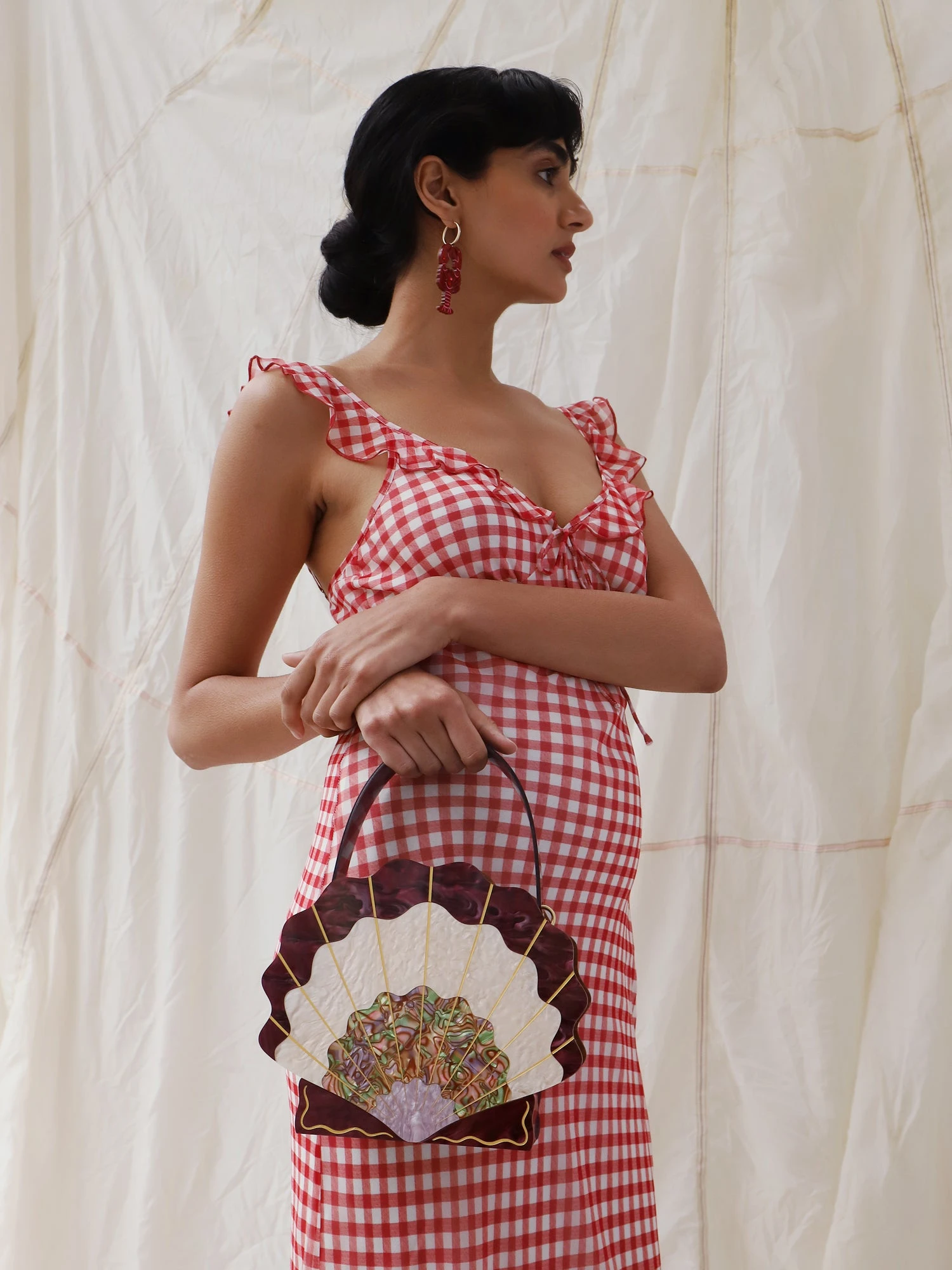 Wolf & Moon Scallop Shell Bag In Cherry 4 Wolf & Moon Scallop Shell Bag In Cherry - Image 2