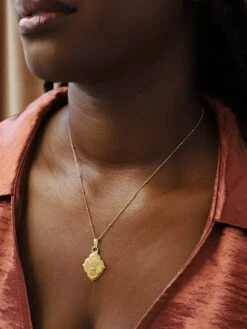 Wolf & Moon Zodiac Necklace - Gold 25 Wolf & Moon Zodiac Necklace - Gold -Wolf & Moon virgo necklace gold model 1