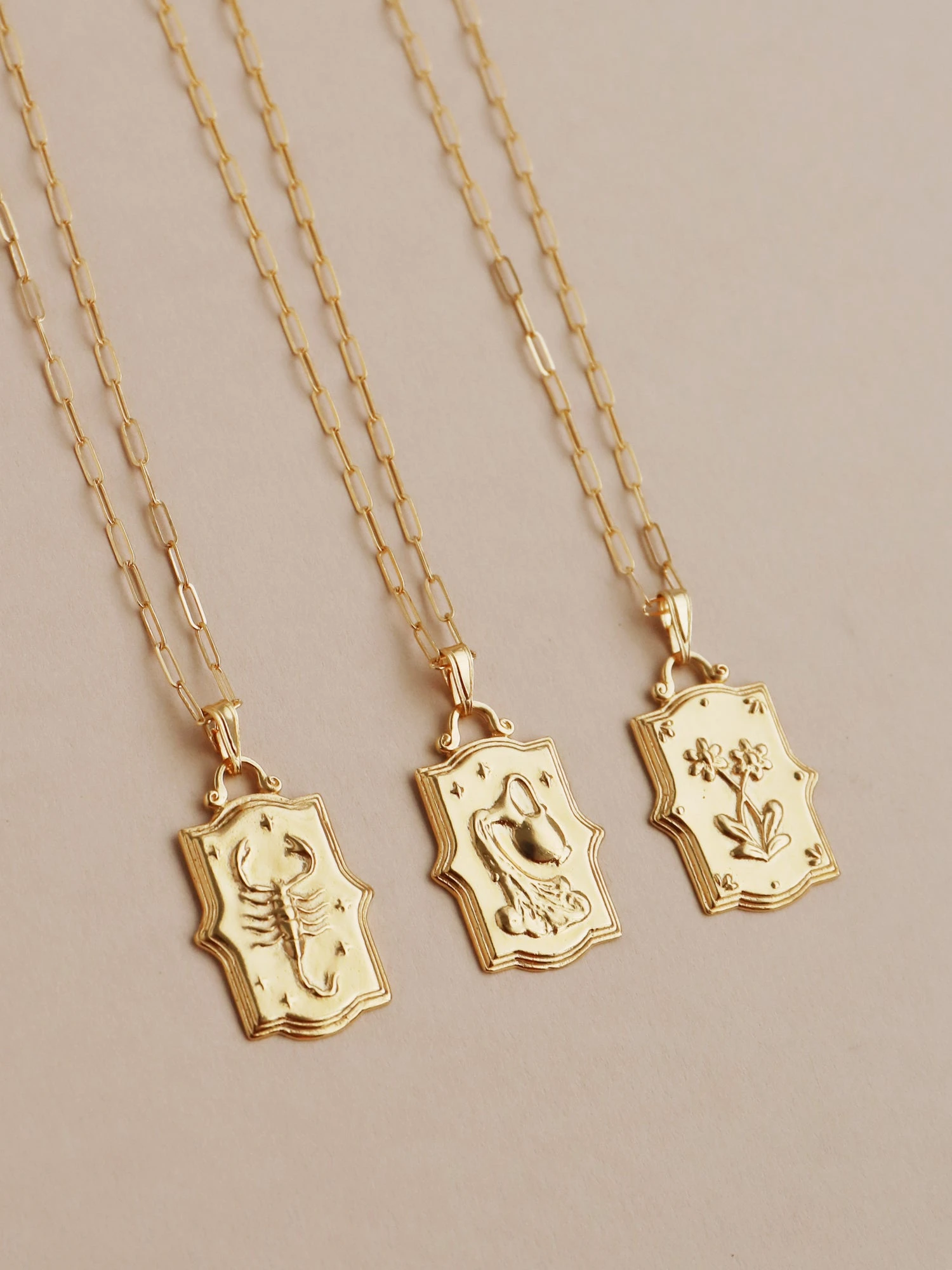 Wolf & Moon Zodiac Necklace - Gold 9 Wolf & Moon Zodiac Necklace - Gold - Image 7